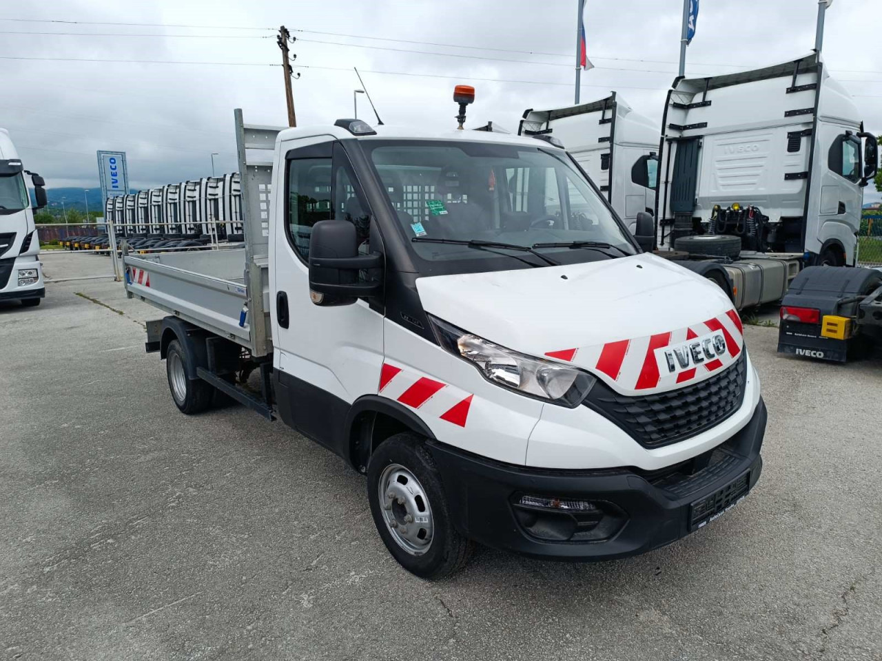 Kamioncine vetëshkarkuese IVECO Daily 35C14: foto 9