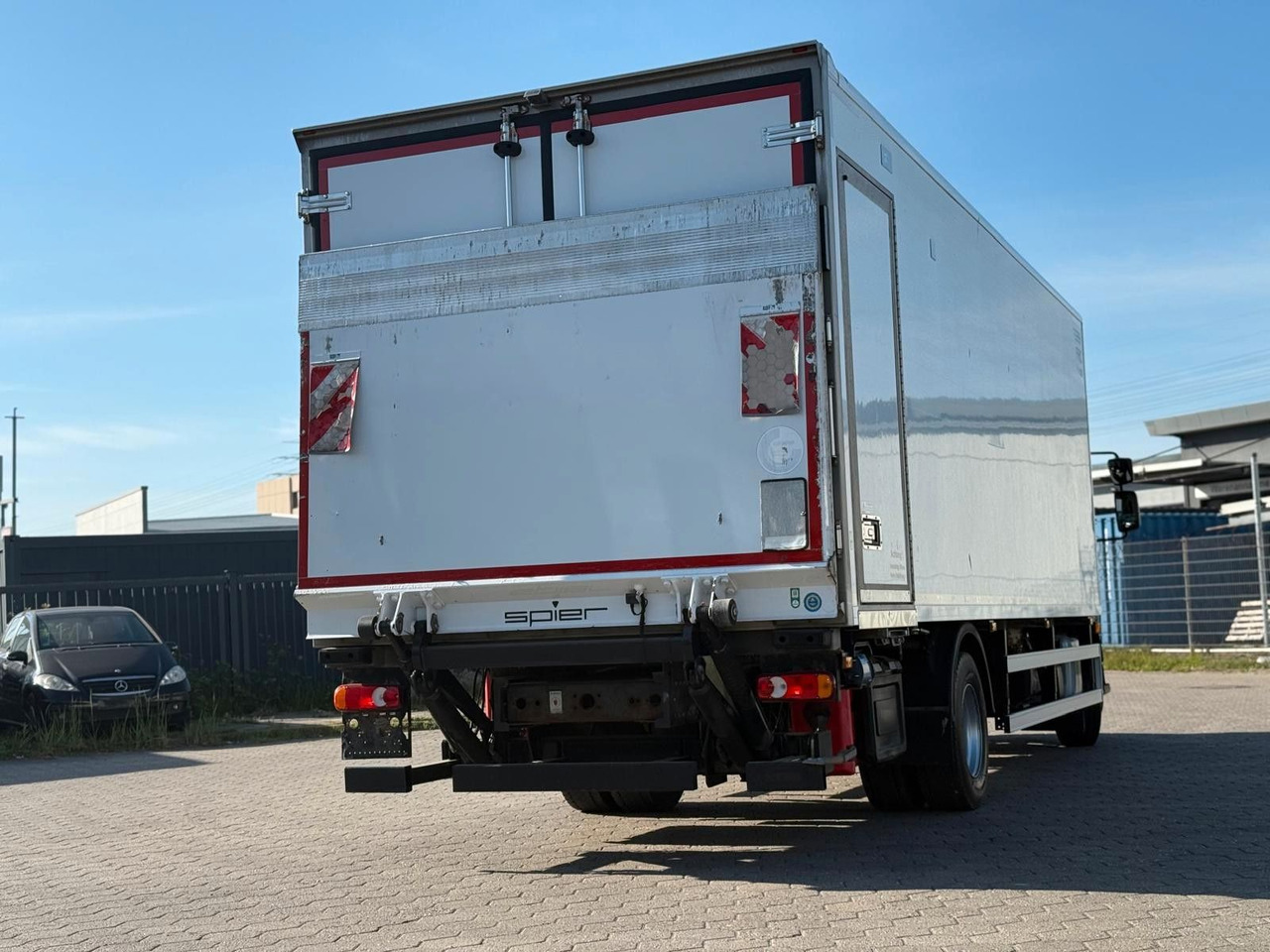 Volvo FL 42 R 240 +Thermoking T-880R+Kamera - Kamion frigorifer: foto 3 Volvo FL 42 R 240 +Thermoking T-880R+Kamera - Kamion frigorifer: foto 3