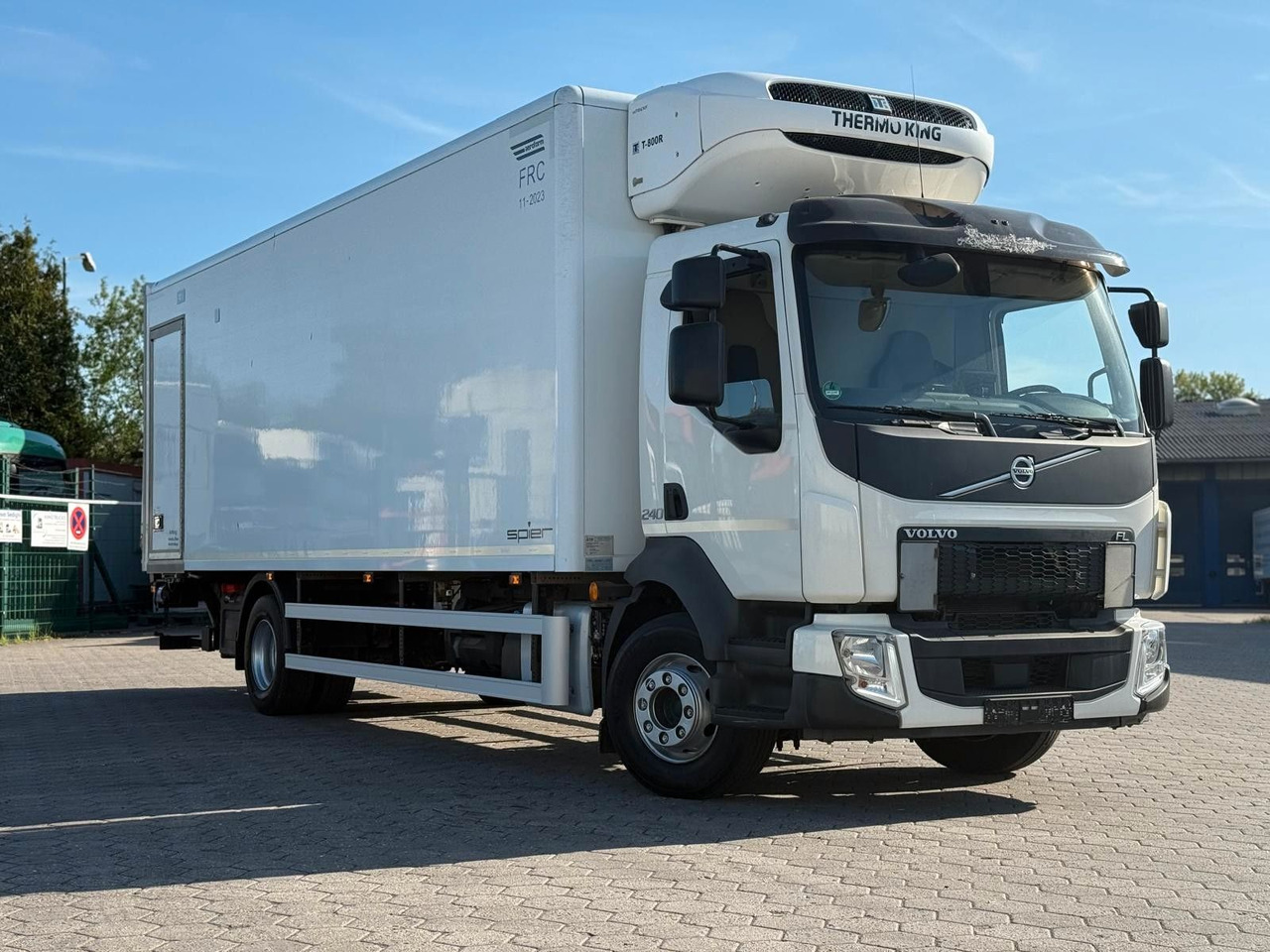 Volvo FL 42 R 240 +Thermoking T-880R+Kamera - Kamion frigorifer: foto 1 Volvo FL 42 R 240 +Thermoking T-880R+Kamera - Kamion frigorifer: foto 1
