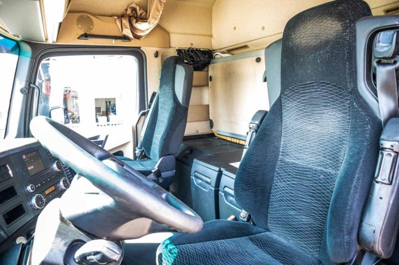 Interior photo 2: Gjysmë-kamion Mercedes ACTROS 1848 LS