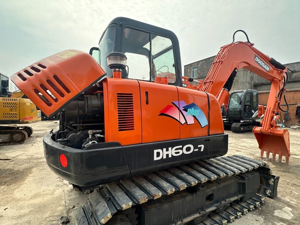 Doosan DH 60-7 - Ekskavator me zinxhirë: foto 1 Doosan DH 60-7 - Ekskavator me zinxhirë: foto 1
