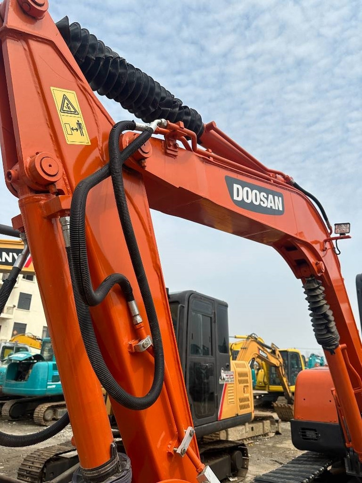 Doosan DH 60-7 - Ekskavator me zinxhirë: foto 4 Doosan DH 60-7 - Ekskavator me zinxhirë: foto 4