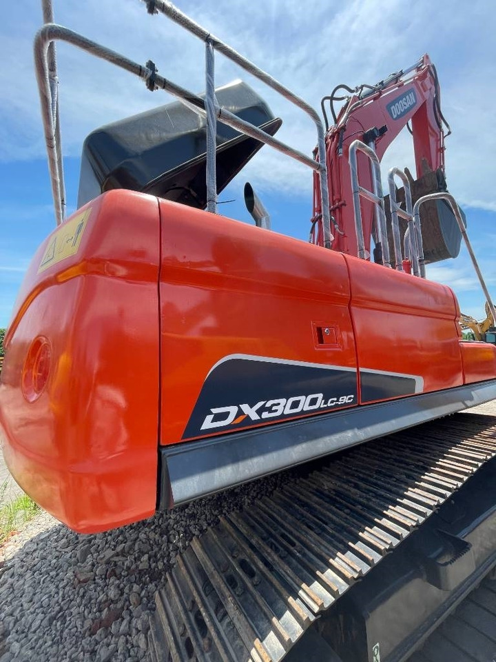 Doosan DX 300 - Ekskavator me zinxhirë: foto 3 Doosan DX 300 - Ekskavator me zinxhirë: foto 3