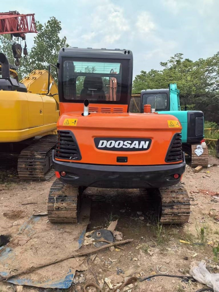 Doosan DX 60 - Ekskavator me zinxhirë: foto 2 Doosan DX 60 - Ekskavator me zinxhirë: foto 2