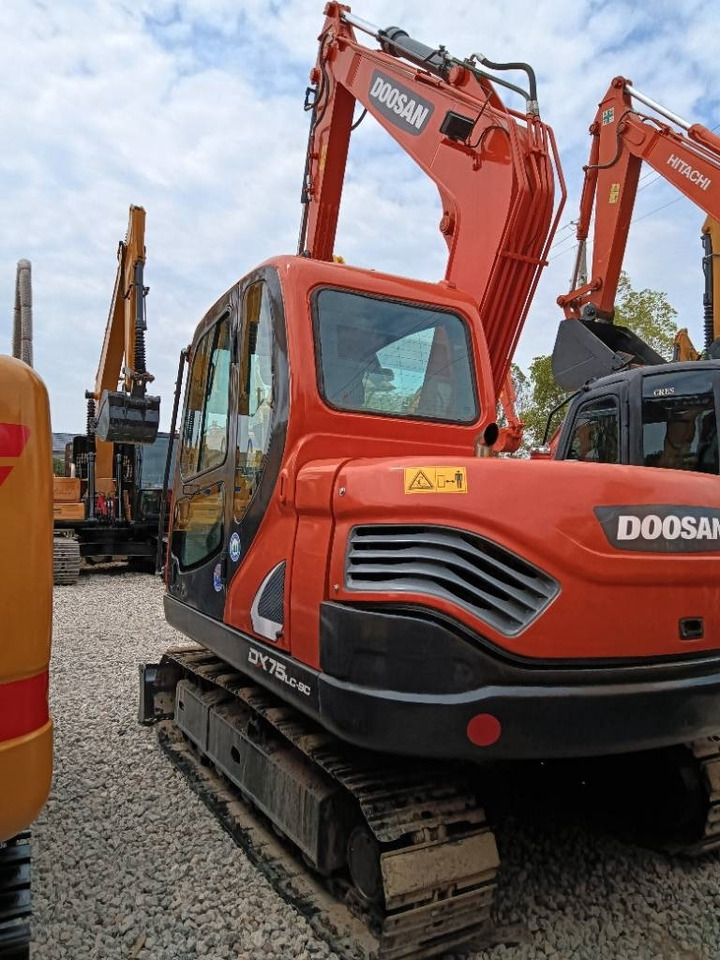Doosan DX 75 - Ekskavator me zinxhirë: foto 4 Doosan DX 75 - Ekskavator me zinxhirë: foto 4