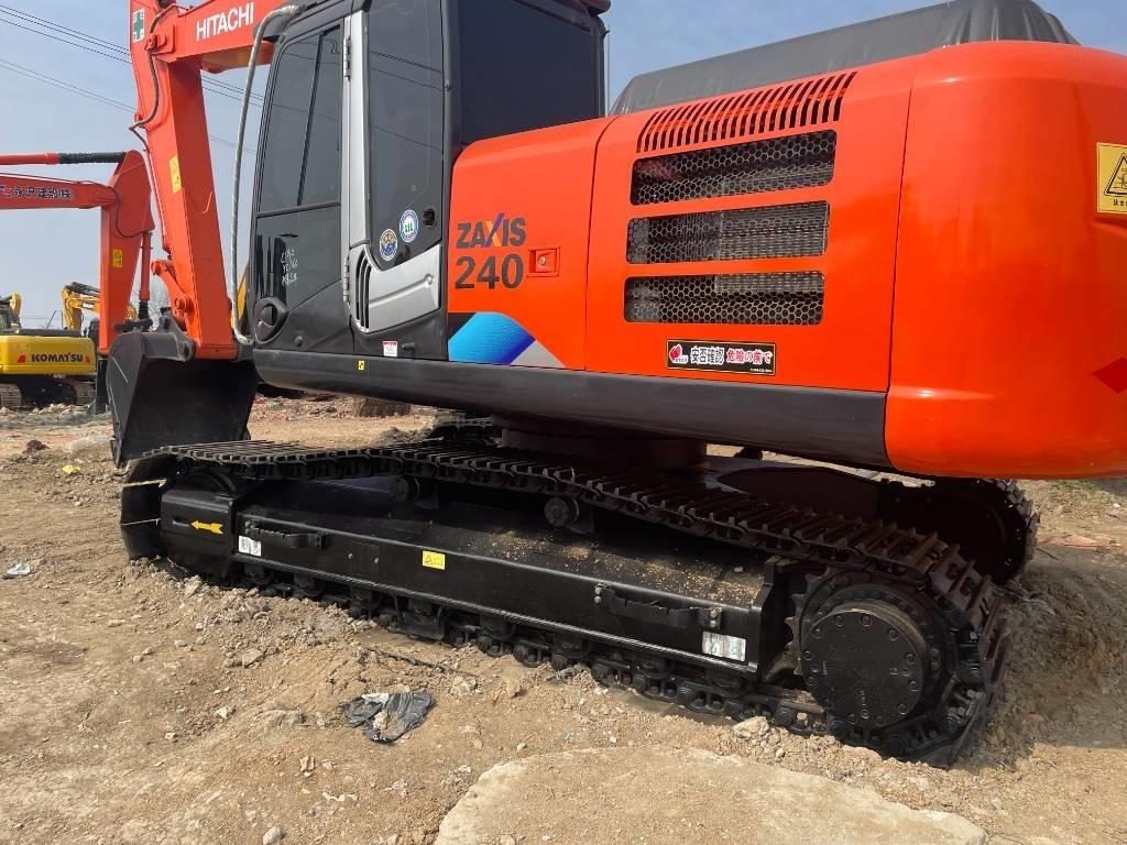 HIITACHI ZX240 - Ekskavator me zinxhirë: foto 3 HIITACHI ZX240 - Ekskavator me zinxhirë: foto 3