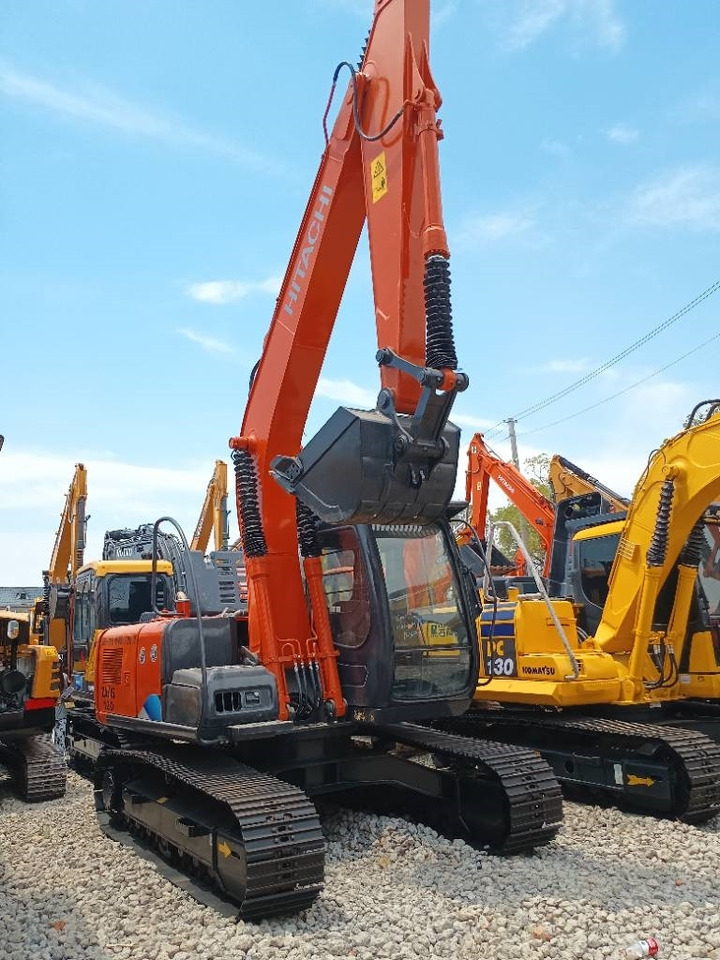 Hitachi ZX 120 - Ekskavator me zinxhirë: foto 5 Hitachi ZX 120 - Ekskavator me zinxhirë: foto 5