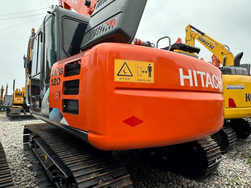 Hitachi ZX 120 - Ekskavator me zinxhirë: foto 4 Hitachi ZX 120 - Ekskavator me zinxhirë: foto 4