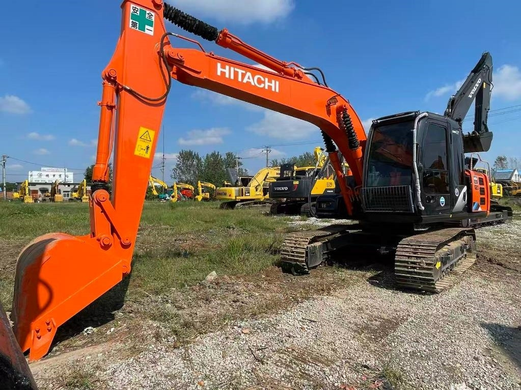 Hitachi ZX 120 - Ekskavator me zinxhirë: foto 2 Hitachi ZX 120 - Ekskavator me zinxhirë: foto 2