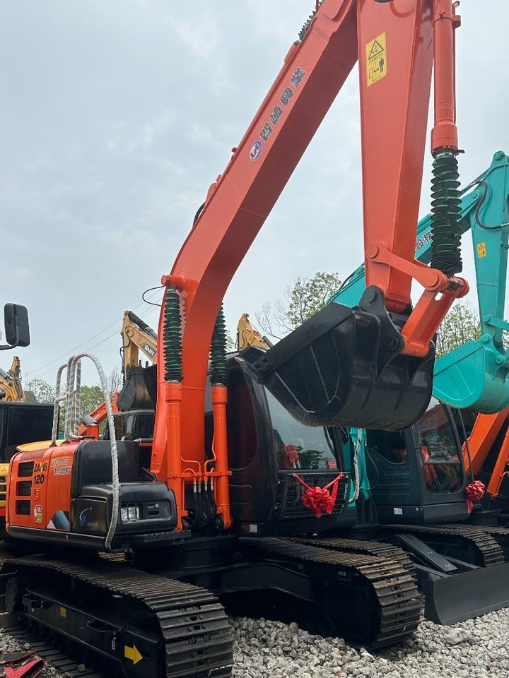 Hitachi ZX 120 - Ekskavator me zinxhirë: foto 2 Hitachi ZX 120 - Ekskavator me zinxhirë: foto 2