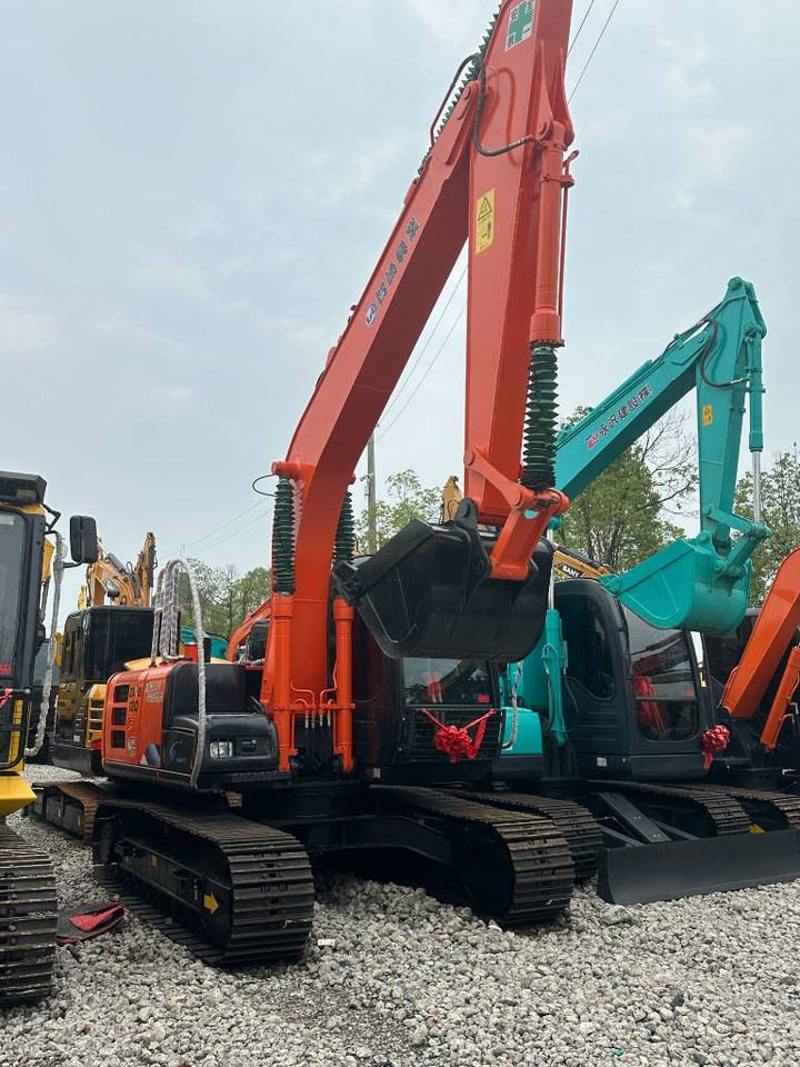 Hitachi ZX 120 - Ekskavator me zinxhirë: foto 1 Hitachi ZX 120 - Ekskavator me zinxhirë: foto 1