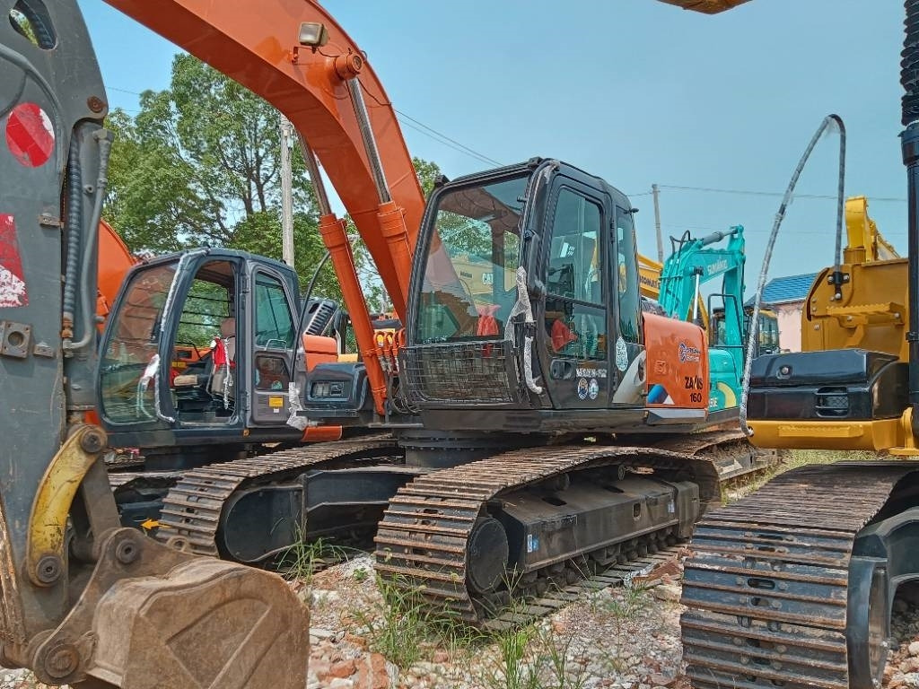 Hitachi ZX 160 - Ekskavator me zinxhirë: foto 2 Hitachi ZX 160 - Ekskavator me zinxhirë: foto 2