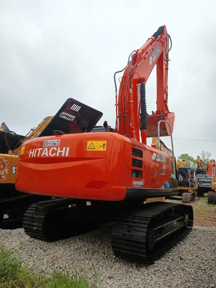 Hitachi ZX 200 - Ekskavator me zinxhirë: foto 3 Hitachi ZX 200 - Ekskavator me zinxhirë: foto 3