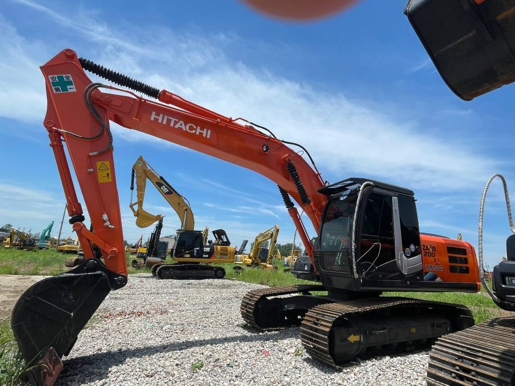 Hitachi ZX 200 - Ekskavator me zinxhirë: foto 4 Hitachi ZX 200 - Ekskavator me zinxhirë: foto 4