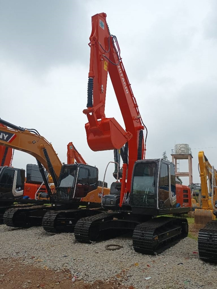 Hitachi ZX 200 - Ekskavator me zinxhirë: foto 2 Hitachi ZX 200 - Ekskavator me zinxhirë: foto 2