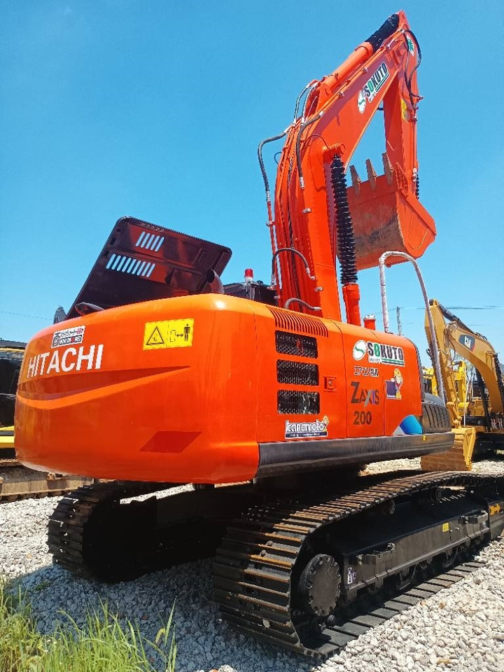 Hitachi ZX 200 - Ekskavator me zinxhirë: foto 5 Hitachi ZX 200 - Ekskavator me zinxhirë: foto 5