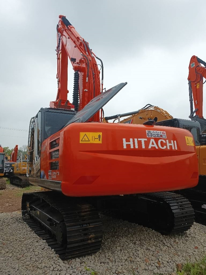 Hitachi ZX 200 - Ekskavator me zinxhirë: foto 2 Hitachi ZX 200 - Ekskavator me zinxhirë: foto 2