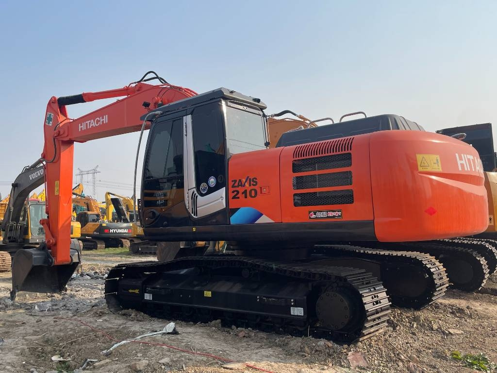 Hitachi ZX 210 - Ekskavator me zinxhirë: foto 1 Hitachi ZX 210 - Ekskavator me zinxhirë: foto 1