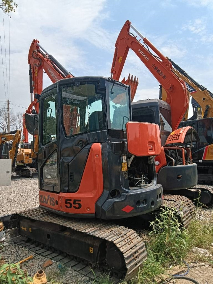 Hitachi ZX 55 - Ekskavator me zinxhirë: foto 5 Hitachi ZX 55 - Ekskavator me zinxhirë: foto 5