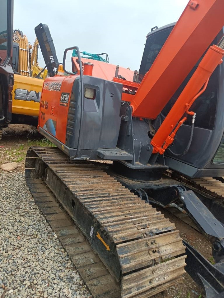 Hitachi ZX 70 - Ekskavator me zinxhirë: foto 2 Hitachi ZX 70 - Ekskavator me zinxhirë: foto 2