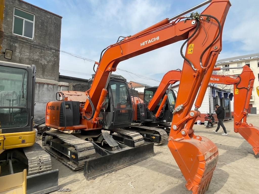 Ekskavator me zinxhirë i ri Hitachi ZX 80: foto 1