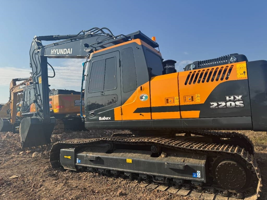 Hyundai HX 220 - Ekskavator me zinxhirë: foto 2 Hyundai HX 220 - Ekskavator me zinxhirë: foto 2