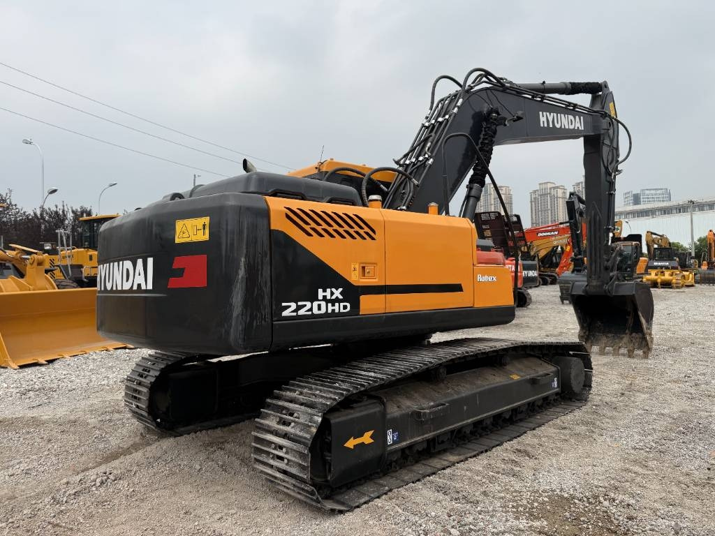 Hyundai HX220 - Ekskavator me zinxhirë: foto 1 Hyundai HX220 - Ekskavator me zinxhirë: foto 1