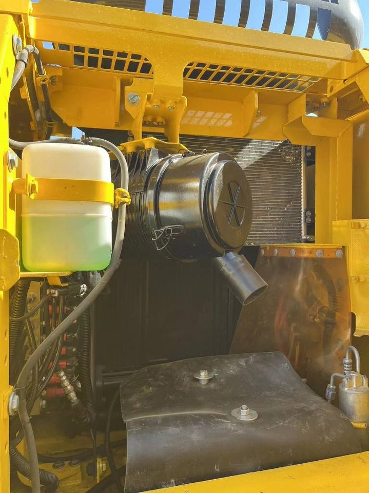 Komatsu PC 130 - Ekskavator me zinxhirë: foto 2 Komatsu PC 130 - Ekskavator me zinxhirë: foto 2