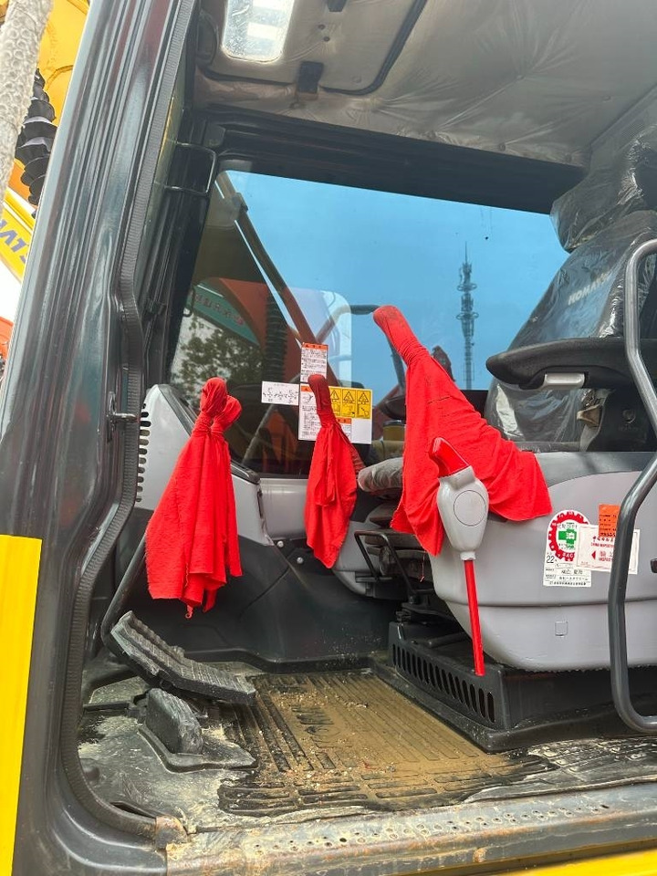 Komatsu PC 130  - Ekskavator me zinxhirë: foto 2 Komatsu PC 130  - Ekskavator me zinxhirë: foto 2