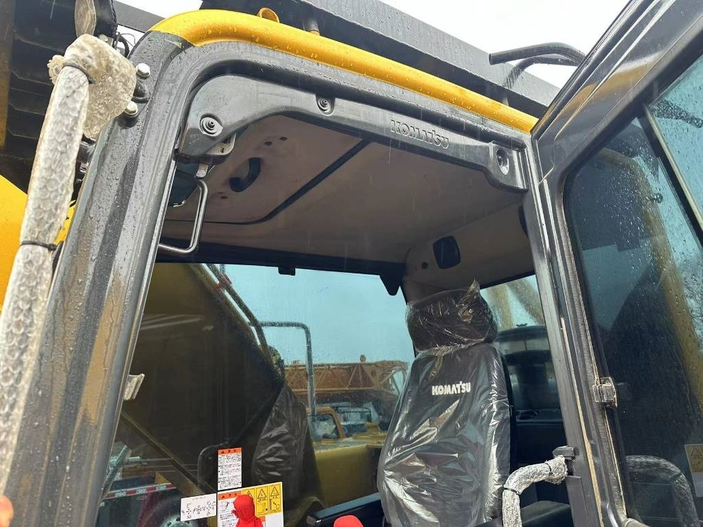 Komatsu PC 200 - Ekskavator me zinxhirë: foto 3 Komatsu PC 200 - Ekskavator me zinxhirë: foto 3