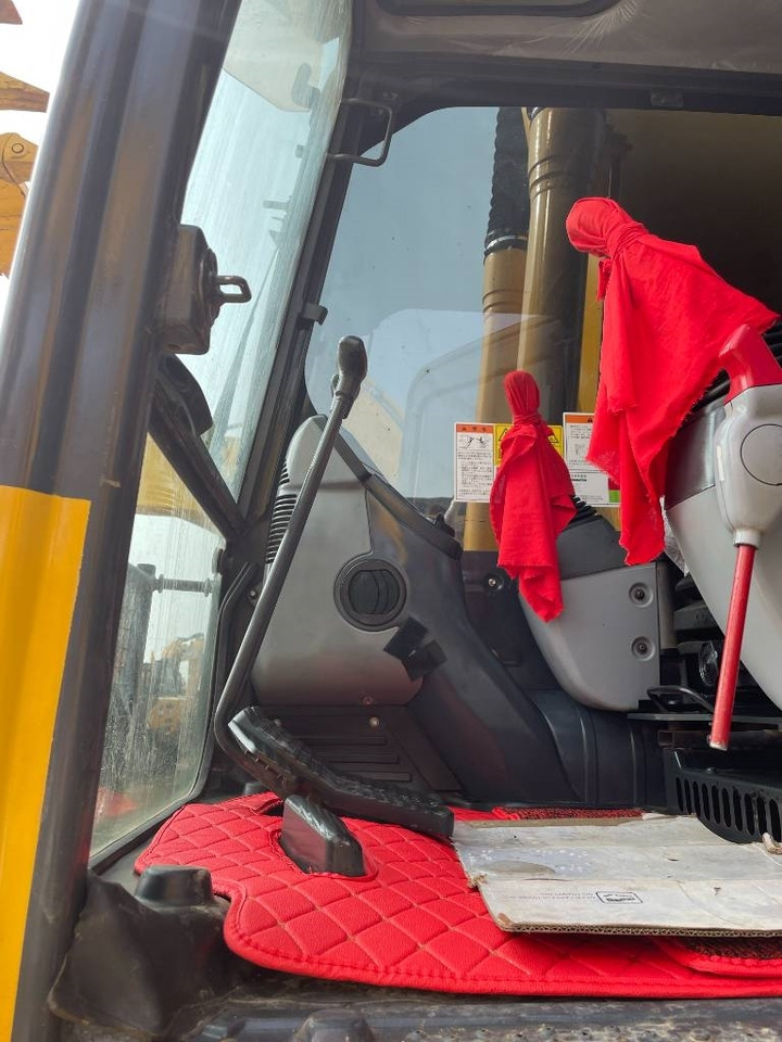 Komatsu PC 200  - Ekskavator me zinxhirë: foto 4 Komatsu PC 200  - Ekskavator me zinxhirë: foto 4