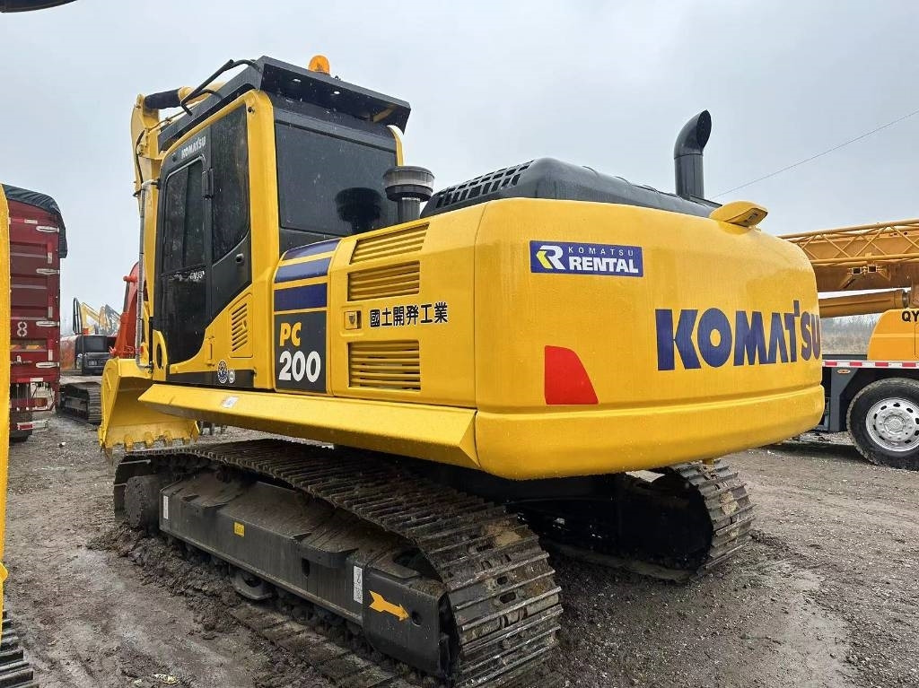 Komatsu PC 200 - Ekskavator me zinxhirë: foto 4 Komatsu PC 200 - Ekskavator me zinxhirë: foto 4