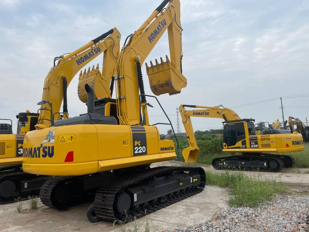 Komatsu PC 220 - Ekskavator me zinxhirë: foto 1 Komatsu PC 220 - Ekskavator me zinxhirë: foto 1