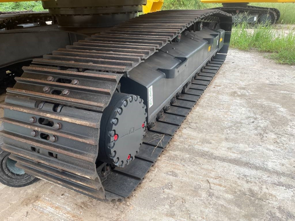 Komatsu PC 220 - Ekskavator me zinxhirë: foto 3 Komatsu PC 220 - Ekskavator me zinxhirë: foto 3