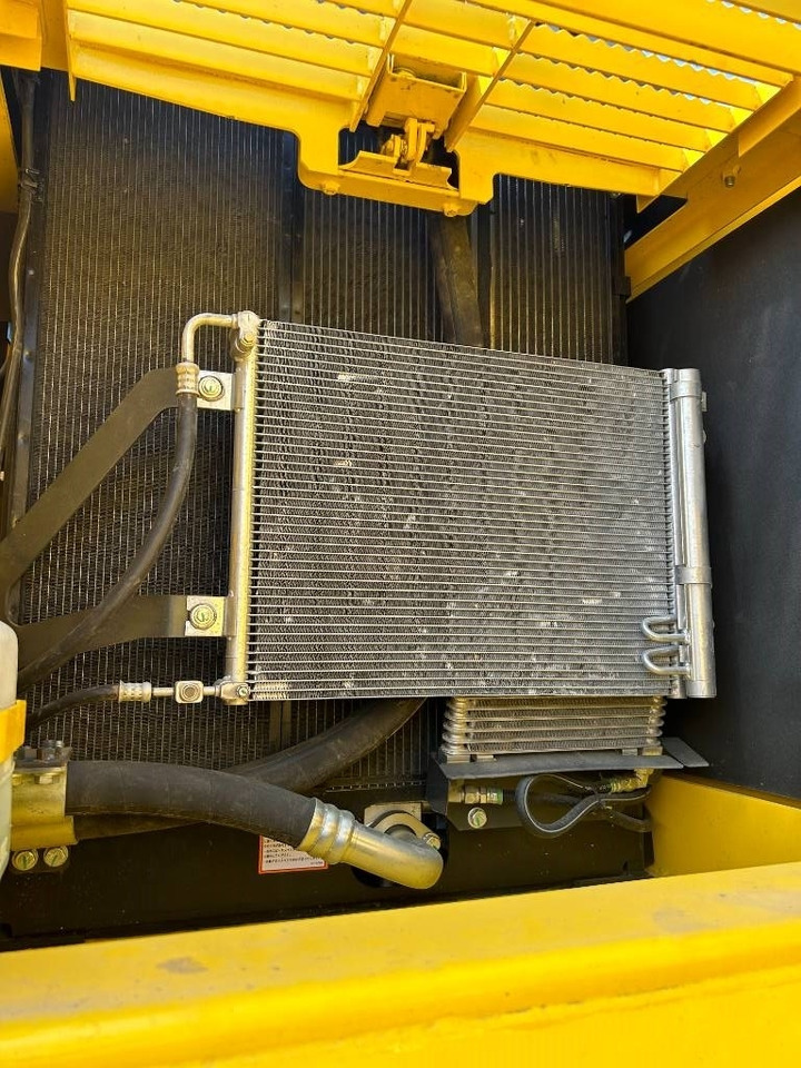 Komatsu PC 240 - Ekskavator me zinxhirë: foto 2 Komatsu PC 240 - Ekskavator me zinxhirë: foto 2