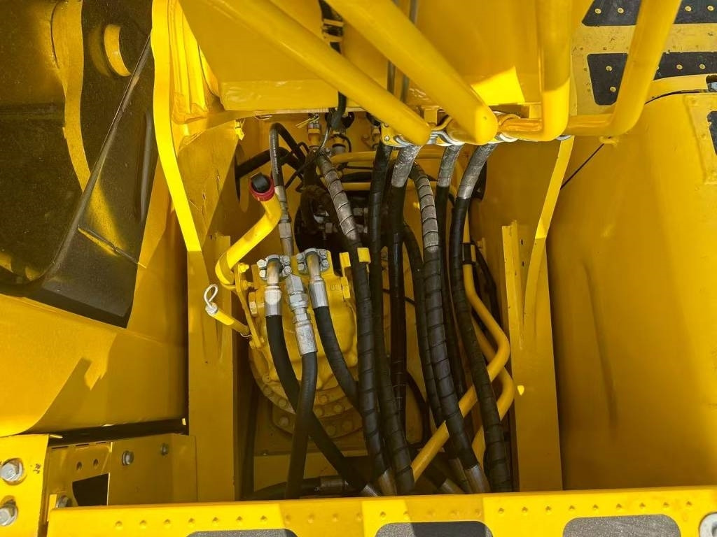 Komatsu PC 240 - Ekskavator me zinxhirë: foto 3 Komatsu PC 240 - Ekskavator me zinxhirë: foto 3