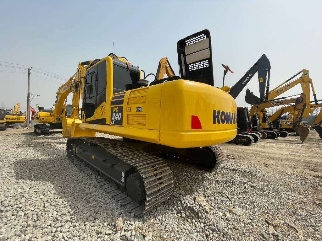 Komatsu PC 240 - Ekskavator me zinxhirë: foto 2 Komatsu PC 240 - Ekskavator me zinxhirë: foto 2