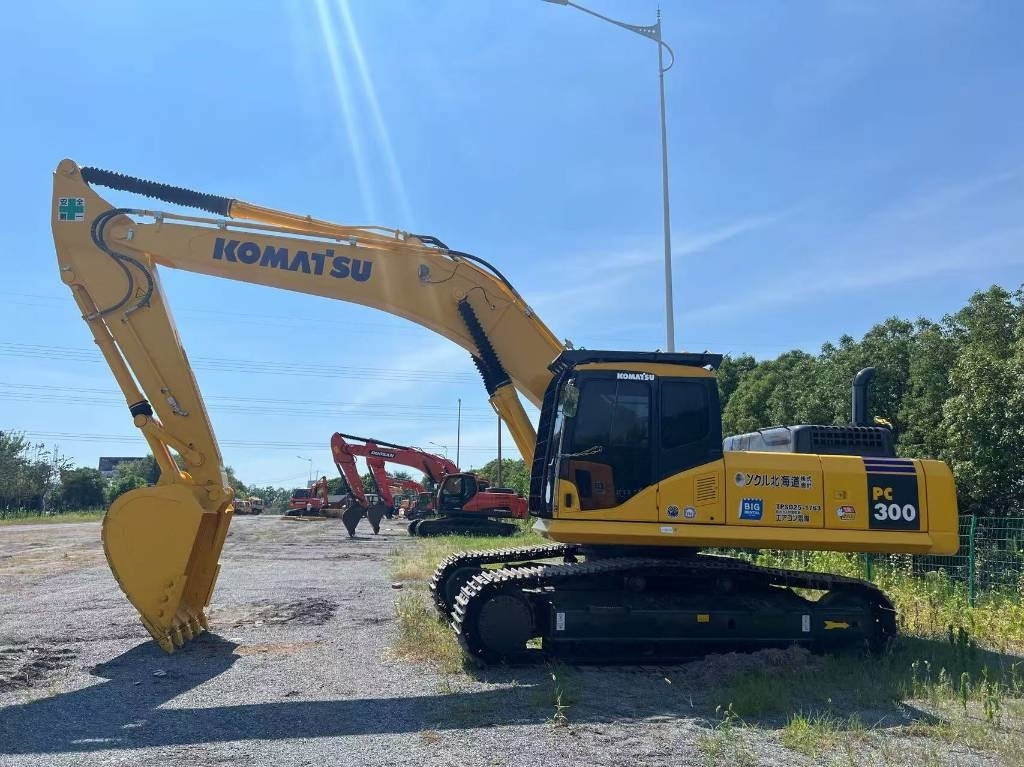 Komatsu PC 300 - Ekskavator me zinxhirë: foto 5 Komatsu PC 300 - Ekskavator me zinxhirë: foto 5
