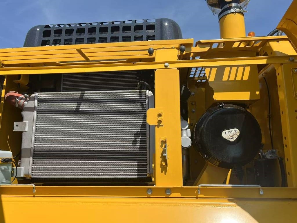 Komatsu PC 300 - Ekskavator me zinxhirë: foto 2 Komatsu PC 300 - Ekskavator me zinxhirë: foto 2