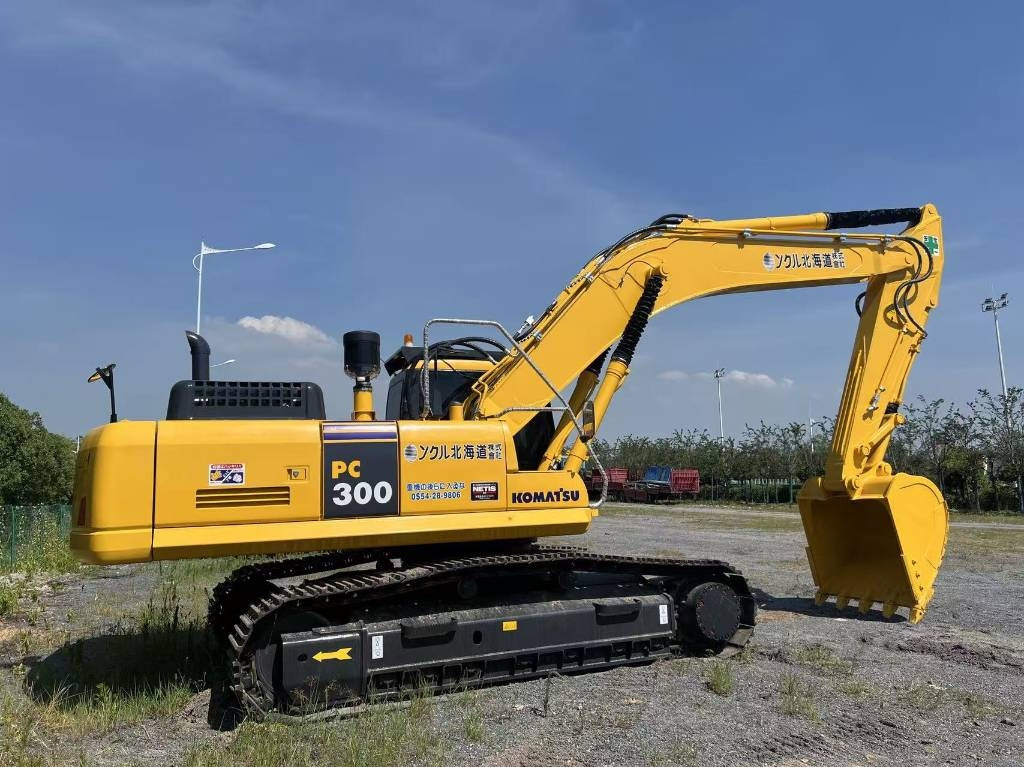 Komatsu PC 300 - Ekskavator me zinxhirë: foto 1 Komatsu PC 300 - Ekskavator me zinxhirë: foto 1
