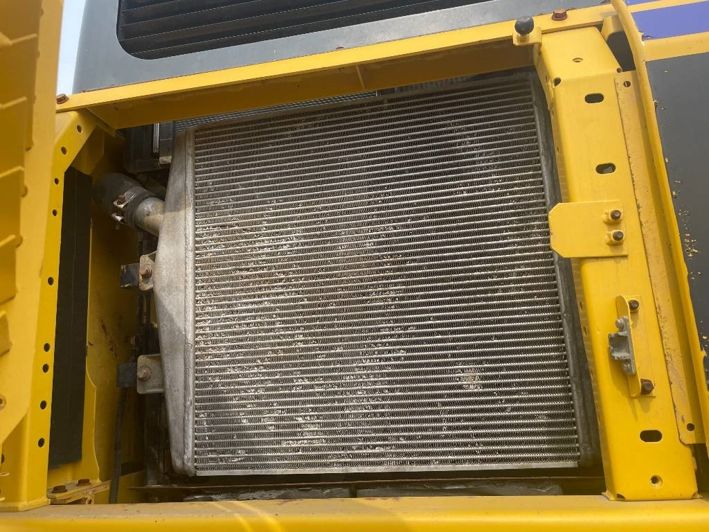 Komatsu PC 400-8 R - Ekskavator me zinxhirë: foto 3 Komatsu PC 400-8 R - Ekskavator me zinxhirë: foto 3