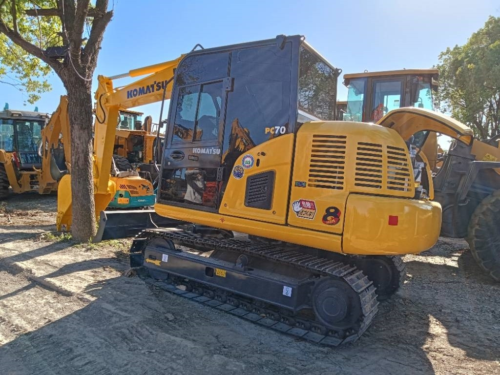 Komatsu PC 70 - Ekskavator me zinxhirë: foto 1 Komatsu PC 70 - Ekskavator me zinxhirë: foto 1