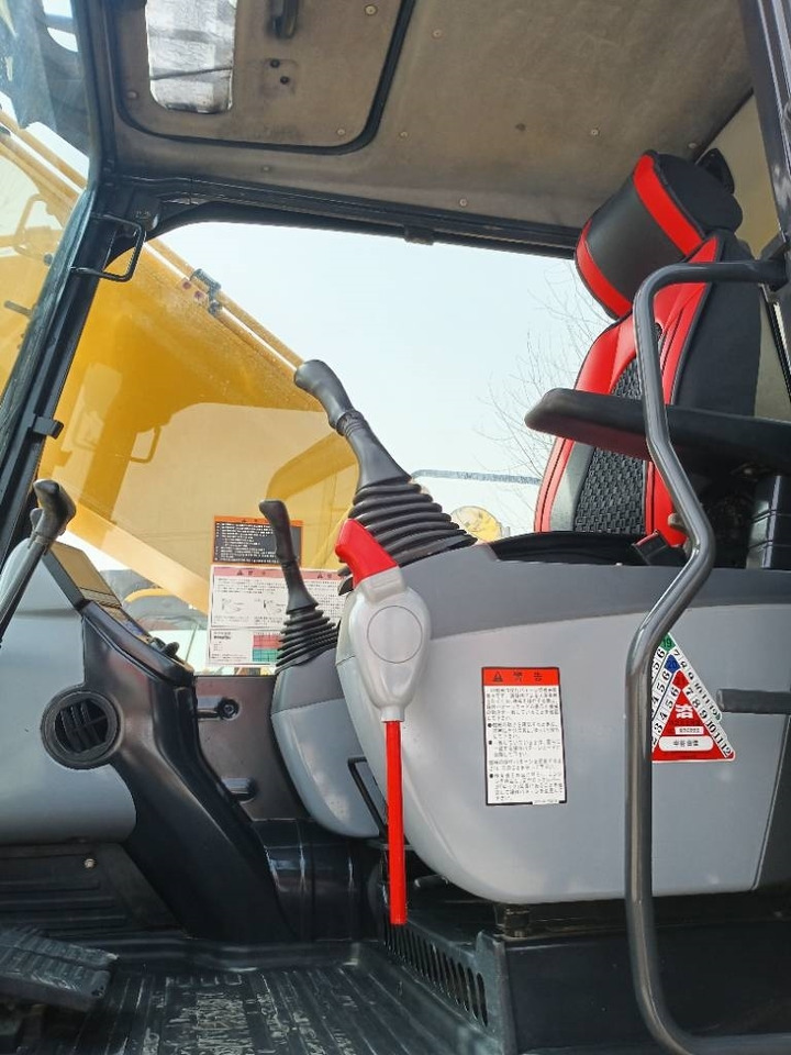 Komatsu PC200-8 - Ekskavator me zinxhirë: foto 5 Komatsu PC200-8 - Ekskavator me zinxhirë: foto 5