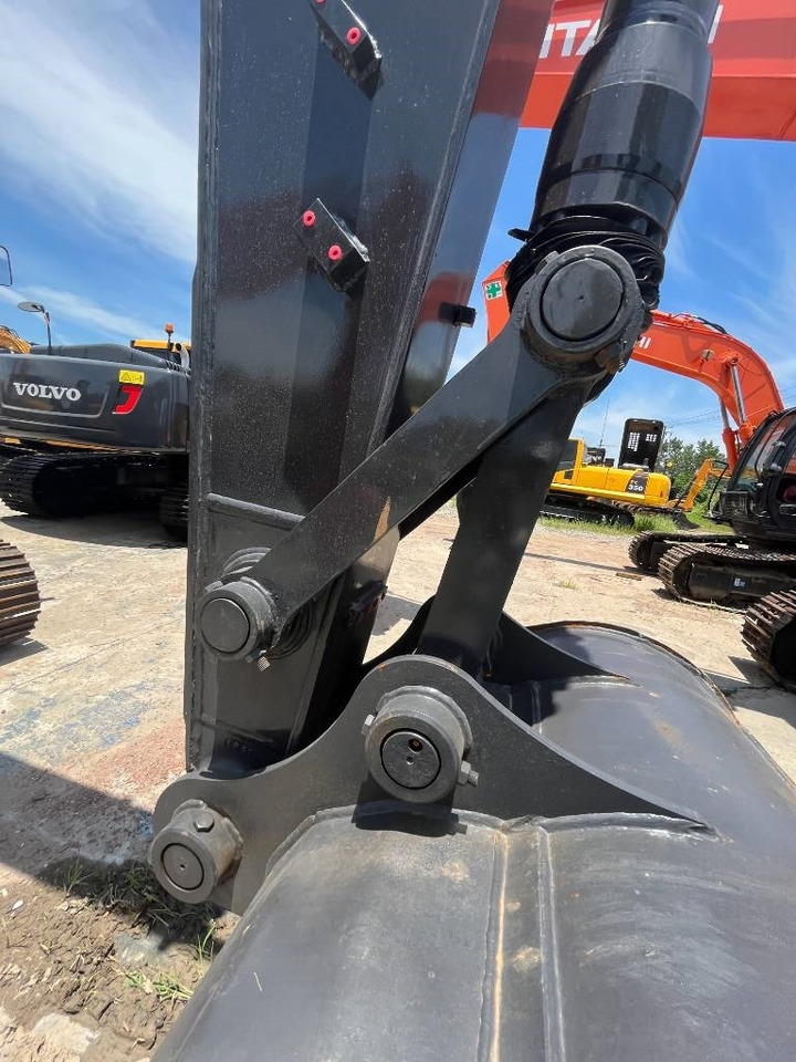 Volvo EC 140 - Ekskavator me zinxhirë: foto 2 Volvo EC 140 - Ekskavator me zinxhirë: foto 2