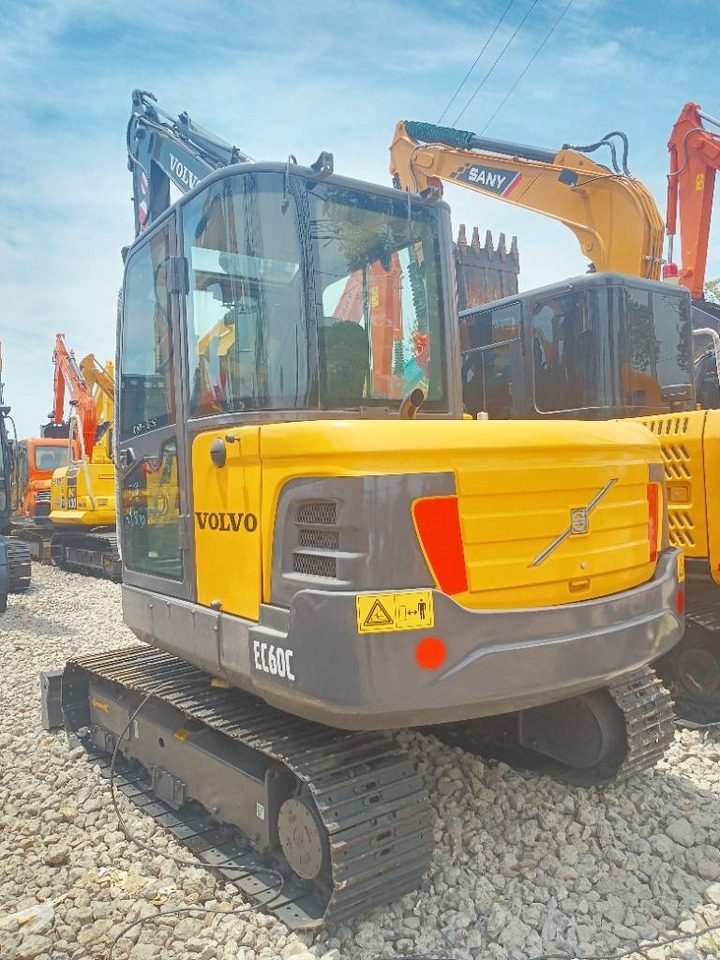 Volvo EC 60 - Ekskavator me zinxhirë: foto 3 Volvo EC 60 - Ekskavator me zinxhirë: foto 3