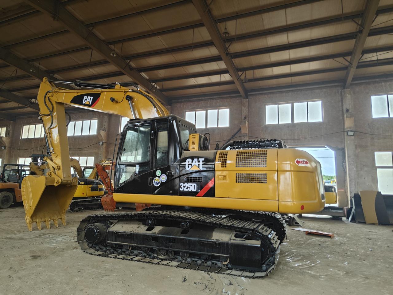 CATERPILLAR 325D Used cat 325 excavator cheap sale - Ekskavator me zinxhirë: foto 1 CATERPILLAR 325D Used cat 325 excavator cheap sale - Ekskavator me zinxhirë: foto 1