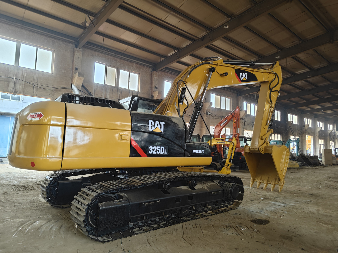 CATERPILLAR 325D Used cat 325 excavator cheap sale - Ekskavator me zinxhirë: foto 4 CATERPILLAR 325D Used cat 325 excavator cheap sale - Ekskavator me zinxhirë: foto 4