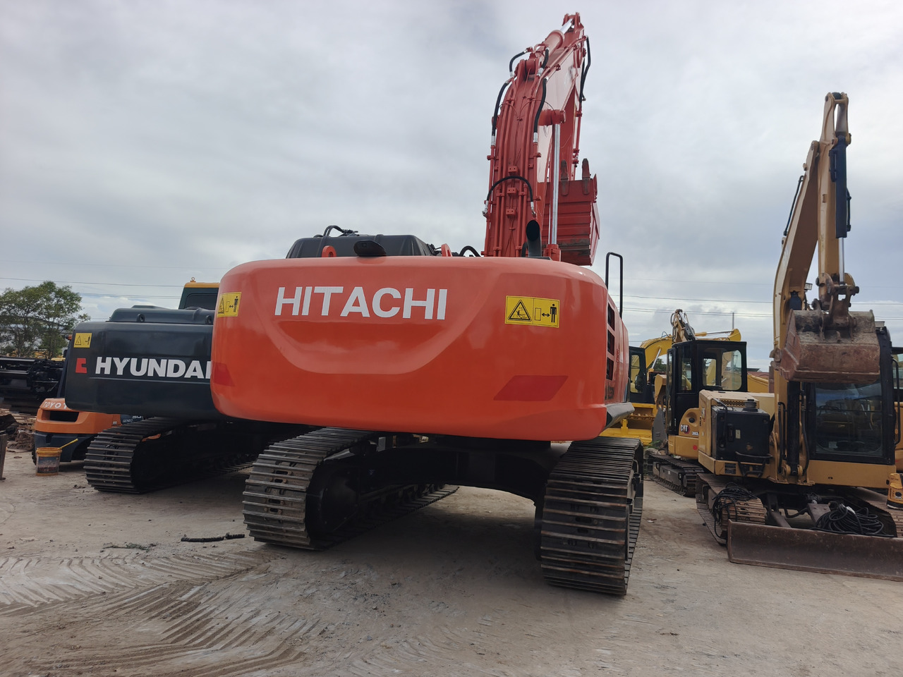 HITACHI ZX350 ZX350H ZX350H-5G Used excavator - Ekskavator me zinxhirë: foto 4 HITACHI ZX350 ZX350H ZX350H-5G Used excavator - Ekskavator me zinxhirë: foto 4