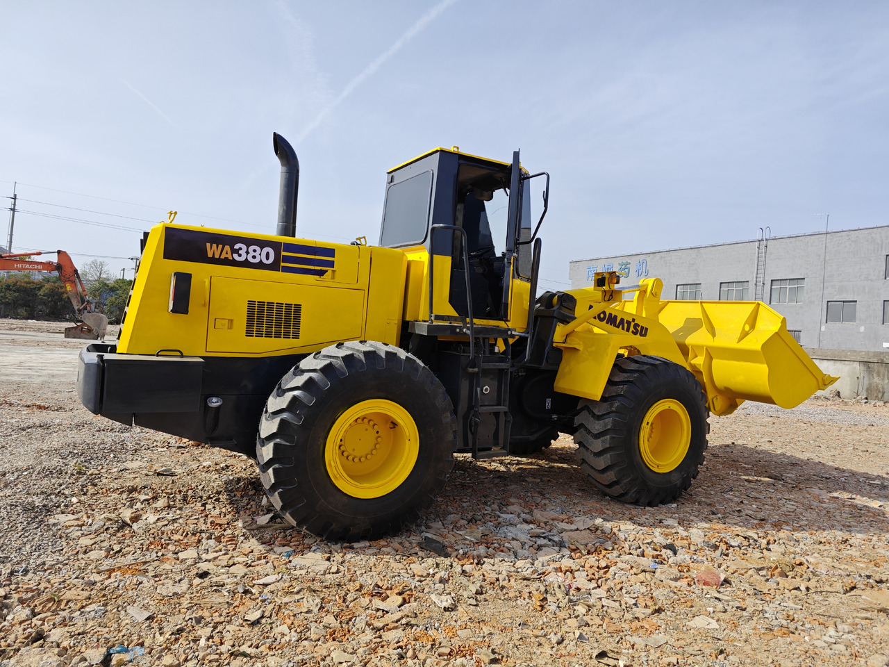 KOMATSU WA380 - Fadrom me goma: foto 4 KOMATSU WA380 - Fadrom me goma: foto 4
