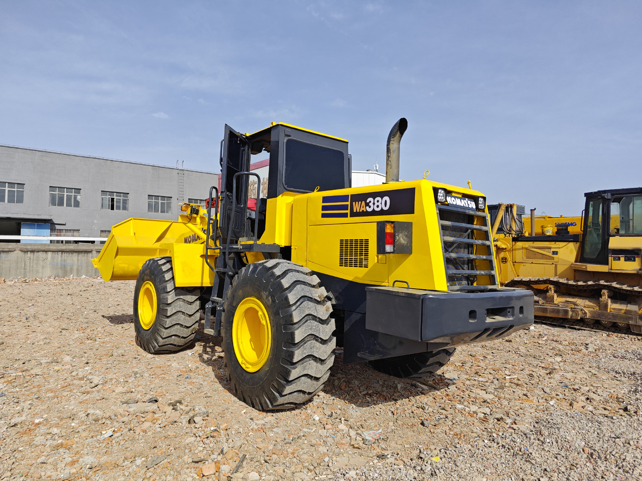 KOMATSU WA380 - Fadrom me goma: foto 3 KOMATSU WA380 - Fadrom me goma: foto 3